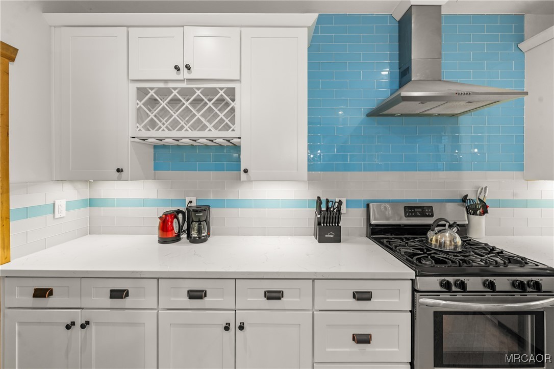 855 Conklin Road Big Bear Lake, CA 92315 - Photo 17 of 44 a kitchen with cabinets and appliances