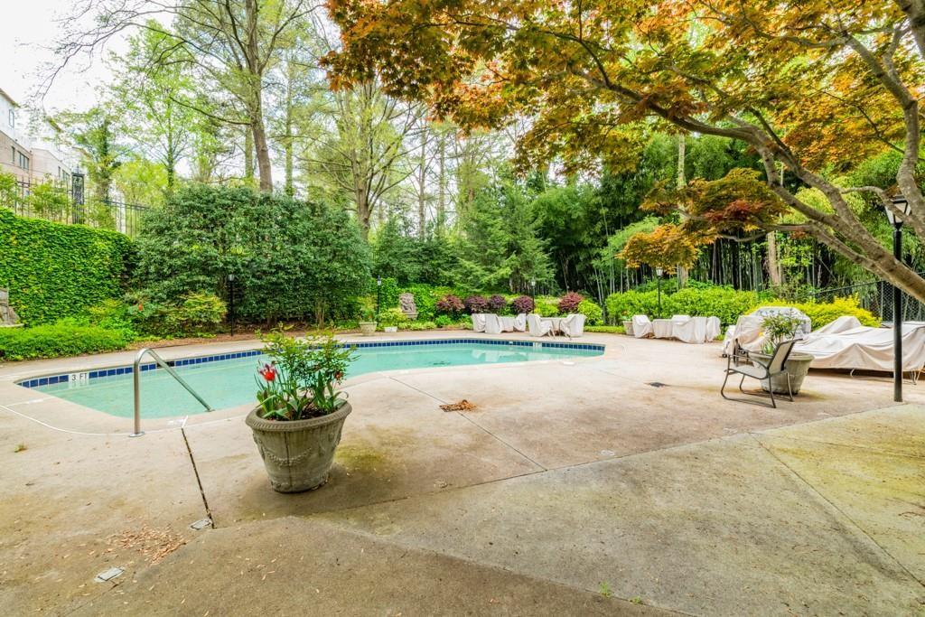 2865 Lenox Road Northeast, Unit 407 Atlanta, GA 30324 - Photo 27 of 27 a view of a garden with an outdoor seating