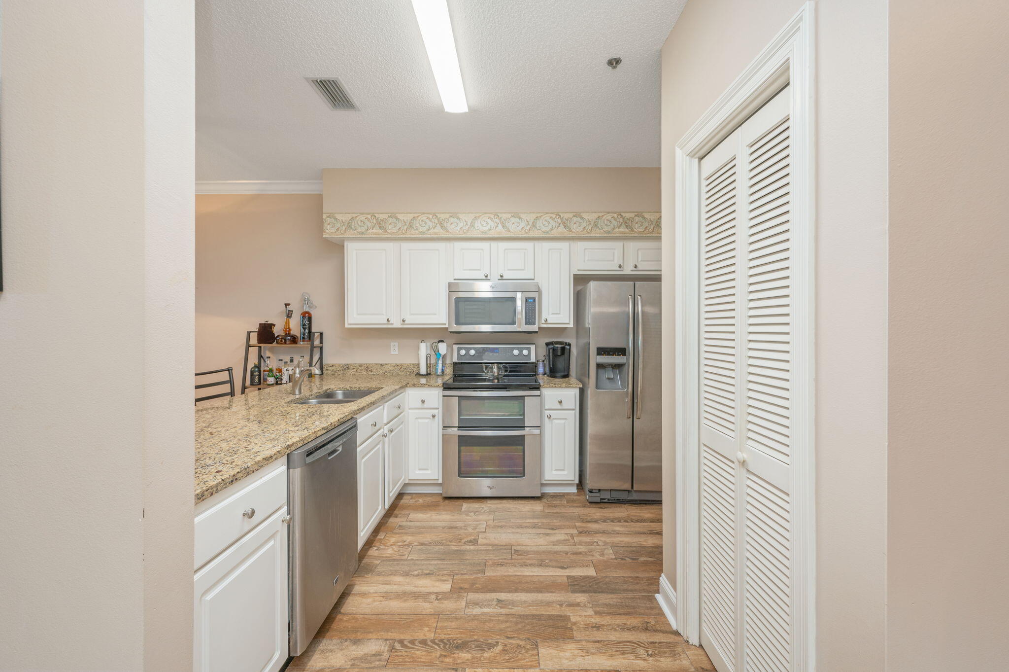 5 Laguna Street, Unit 104 Fort Walton Beach, FL 32548 - Photo 4 of 40 a large kitchen with a stove top oven
