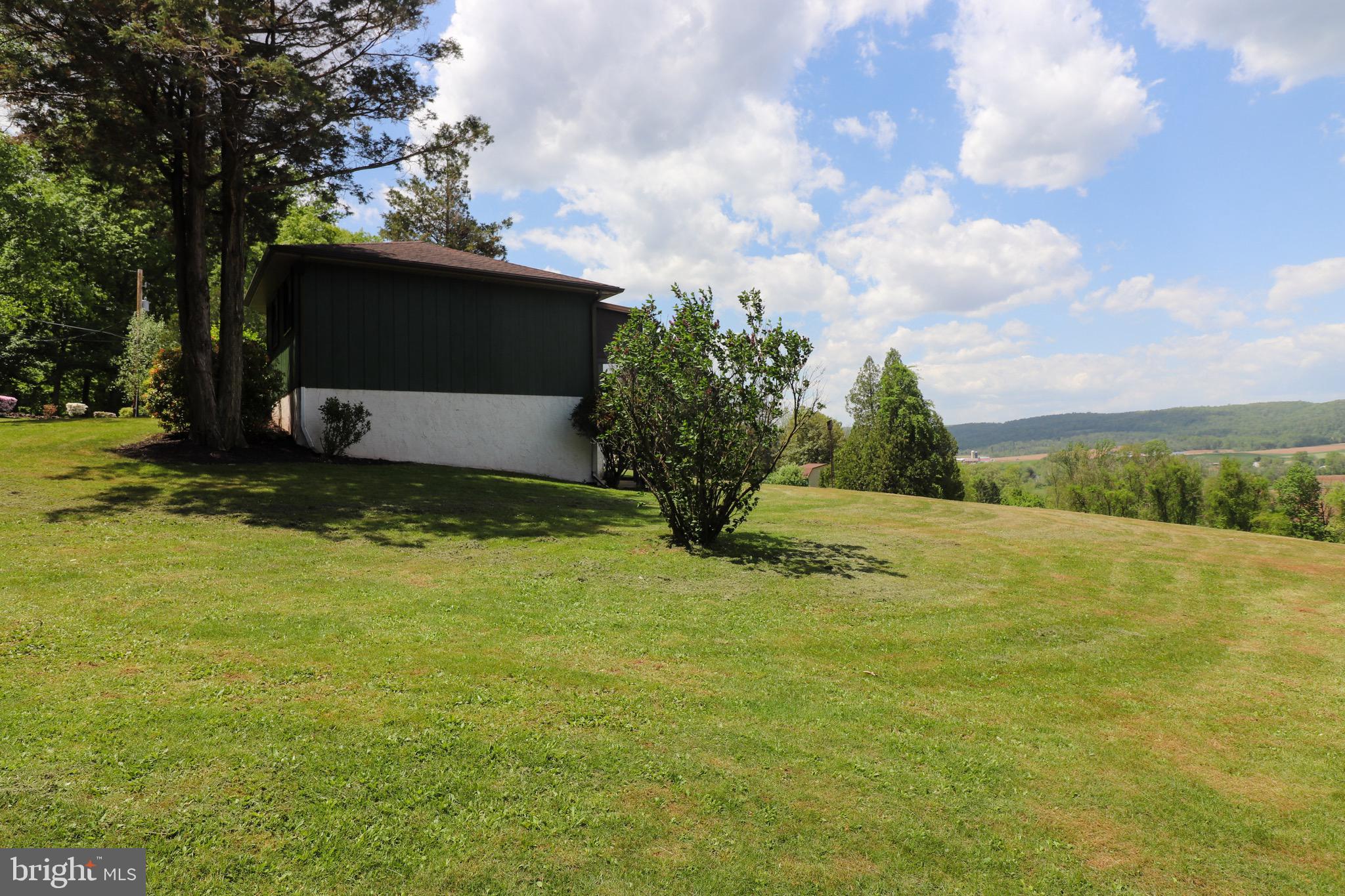 480 Blue Lake Road Denver, PA 17517 - Photo 10 of 45 Exterior - Right Side View
