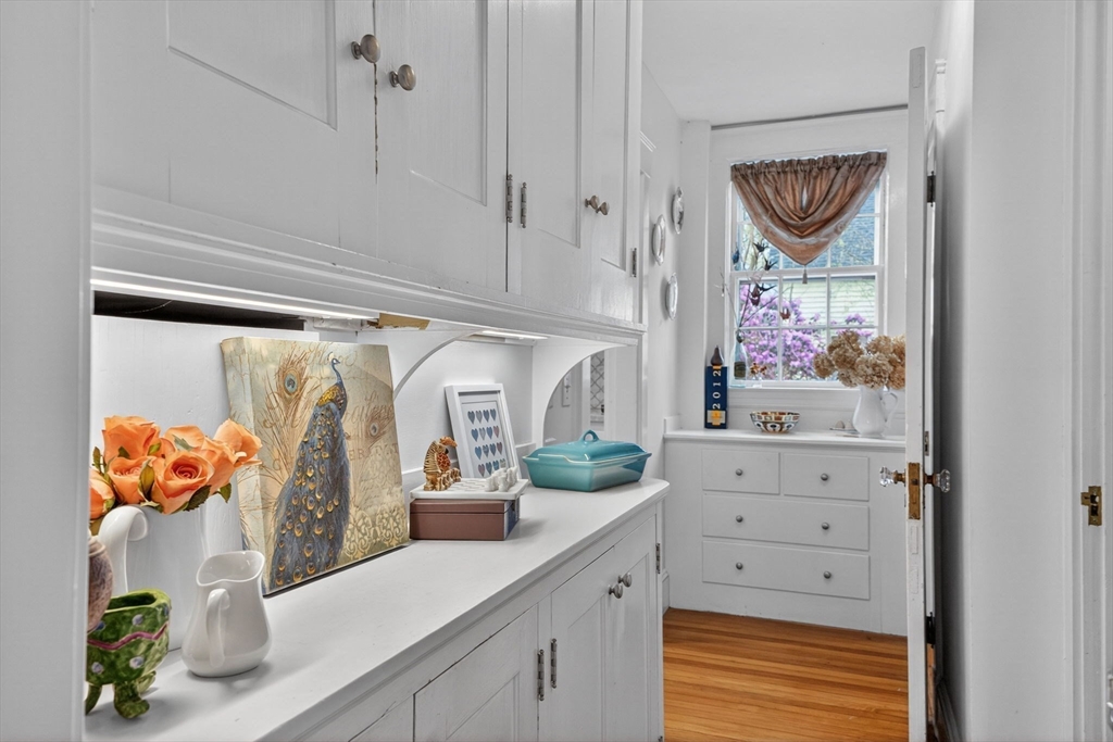 642 Worcester Street Wellesley, MA 02482 - Photo 13 of 34