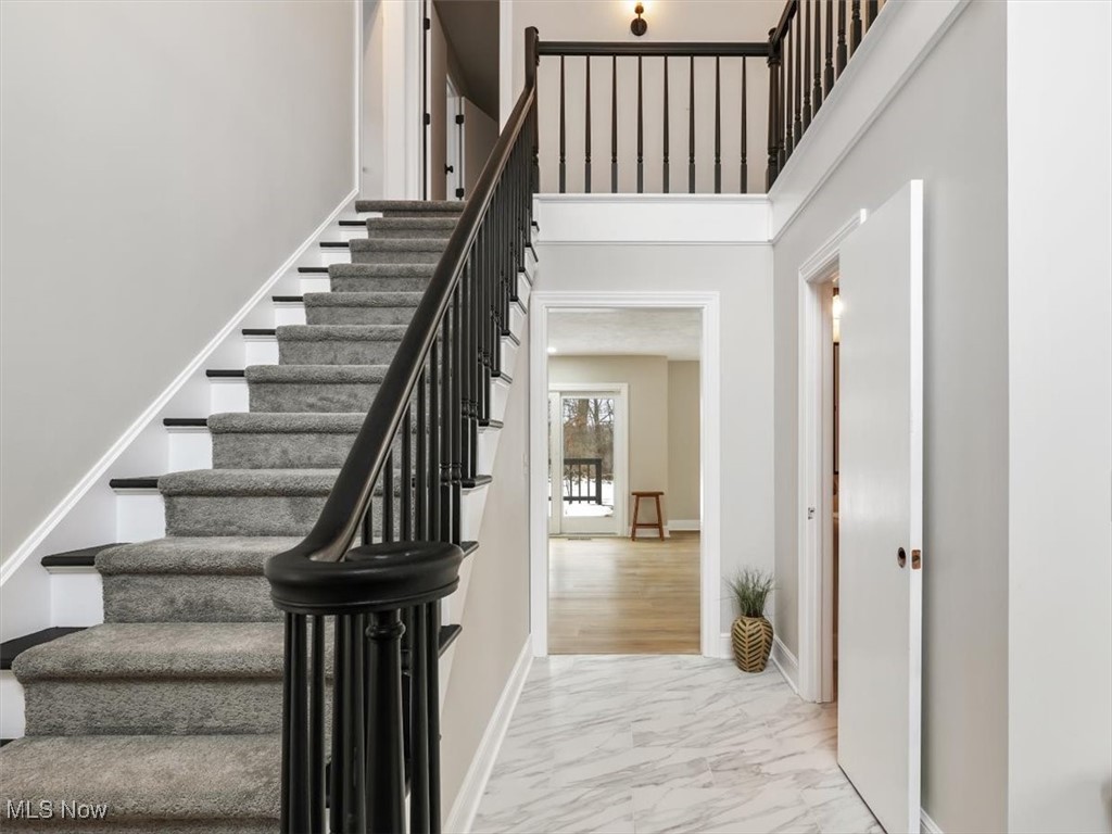 6691 Morley Road Painesville, OH 44077 - Photo 5 of 48 2 story foyer