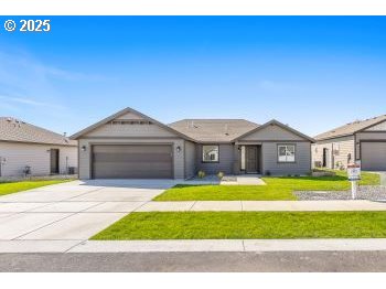 117 Tiber Street Boardman, OR 97818 - Photo 1 of 26 a front view of a house with a yard and garage