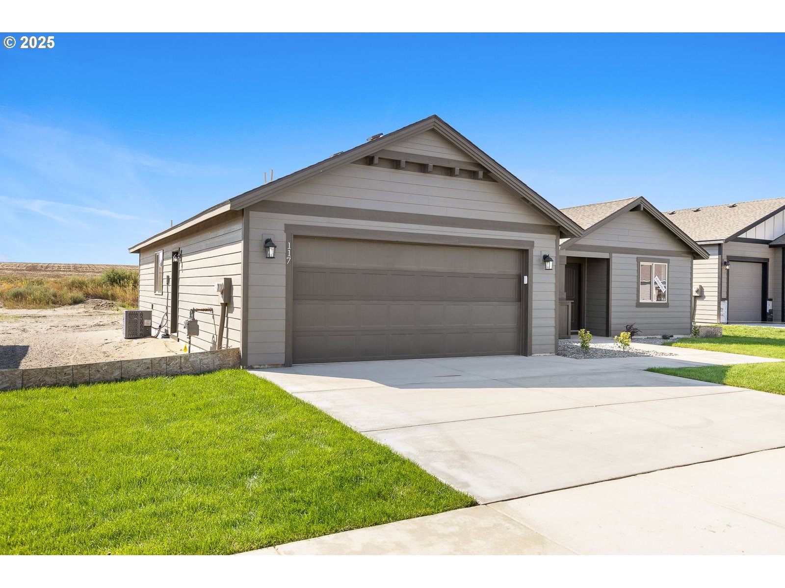 117 Tiber Street Boardman, OR 97818 - Photo 26 of 26 a front view of a house with a yard and garage