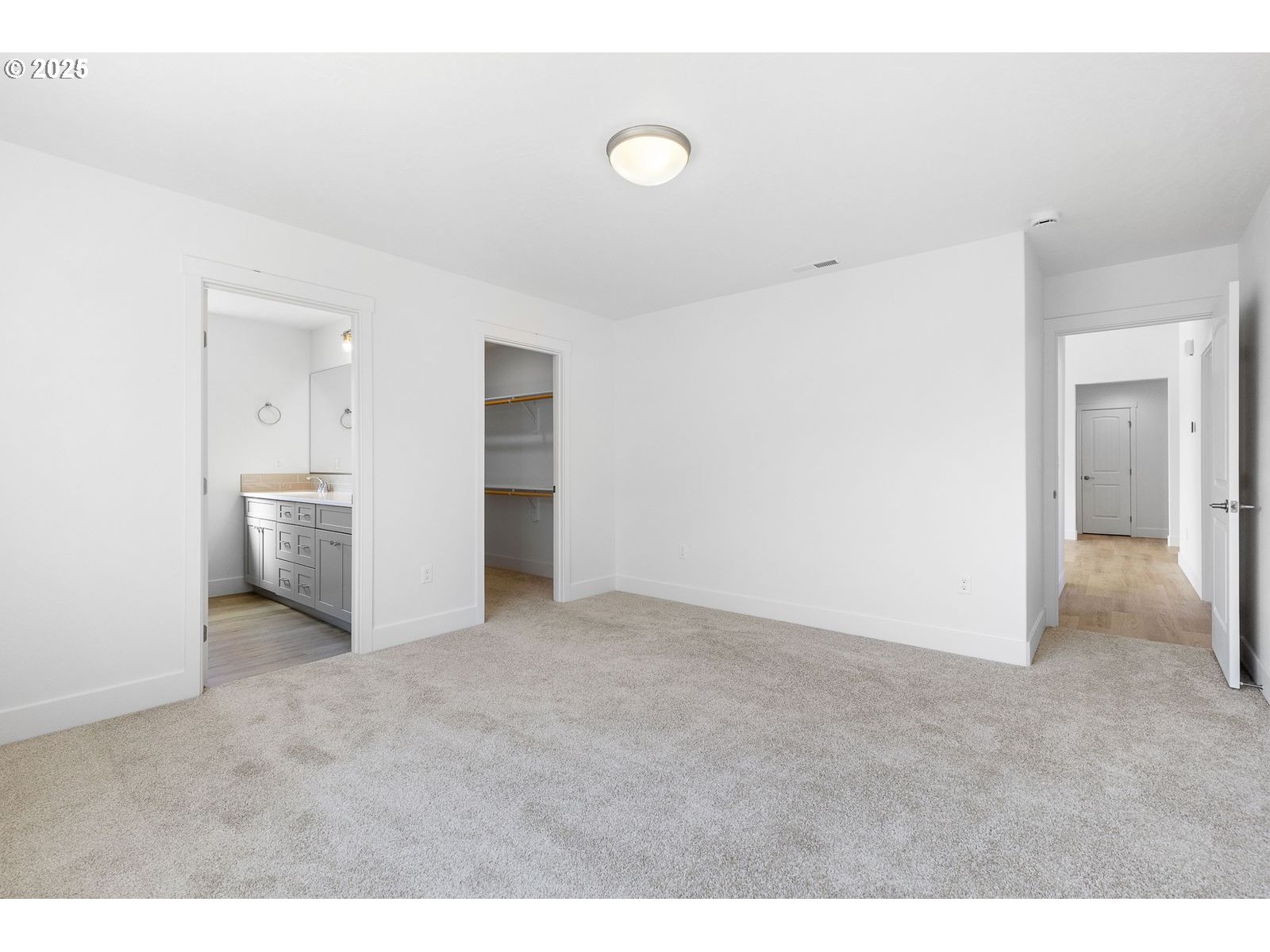117 Tiber Street Boardman, OR 97818 - Photo 10 of 26 a view of an empty room with a bathroom