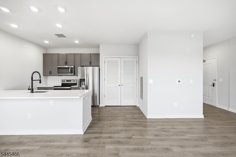 175 Morris Street, Unit 408 Morristown, NJ 07960 - Photo 2 of 23