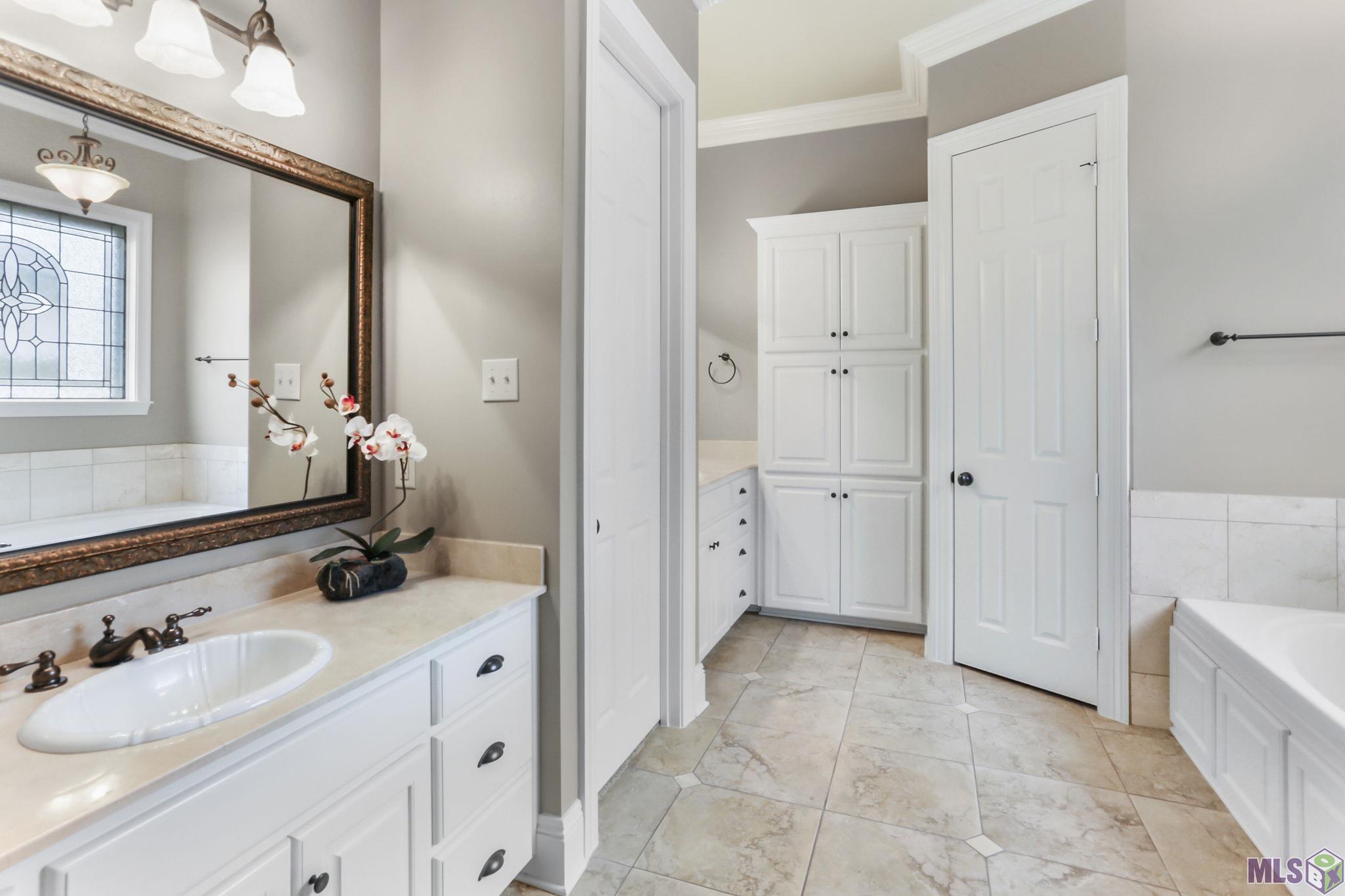 3204 Grand Way Avenue Baton Rouge, LA 70810 - Photo 11 of 14 Primary Bathroom