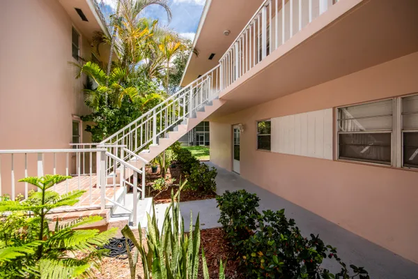 $2,200 | 18081 Southeast Country Club Drive, Unit 16151, Jupiter, FL 33469