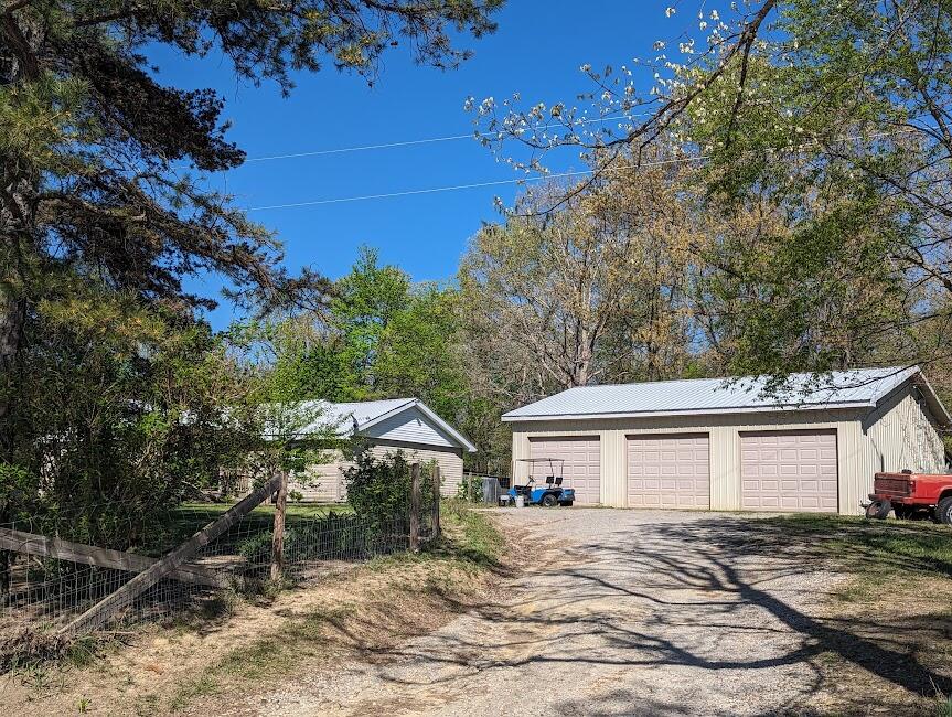 1122 South Begley Road Annville, KY 40402 - Photo 2 of 26 Annville front garage