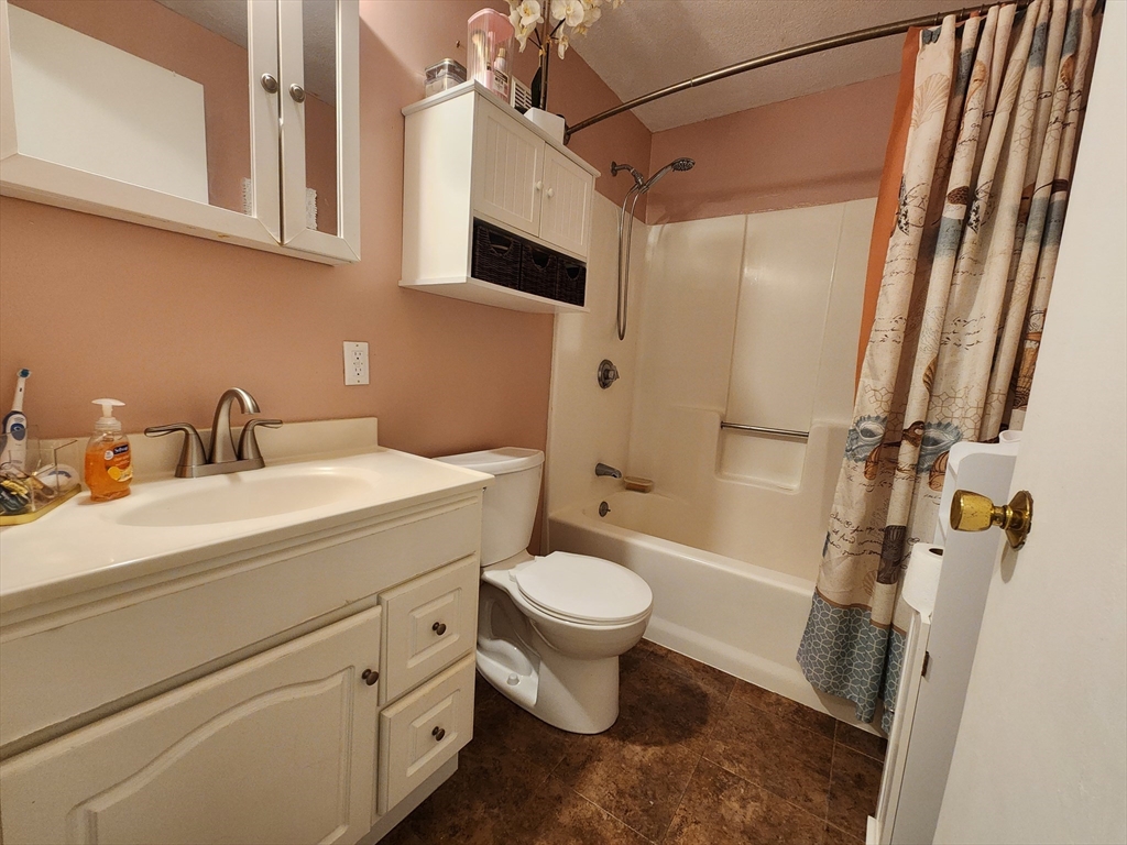 510 High Street Clinton, MA 01510 - Photo 13 of 20