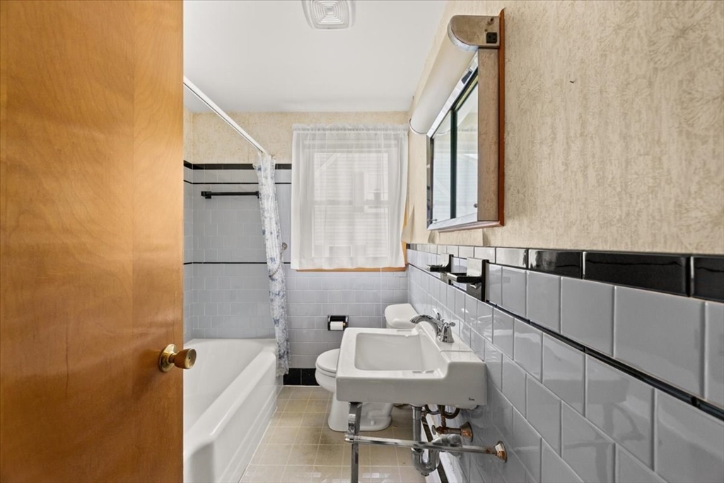 38 2nd Street Somerset, MA 02726 - Photo 17 of 27