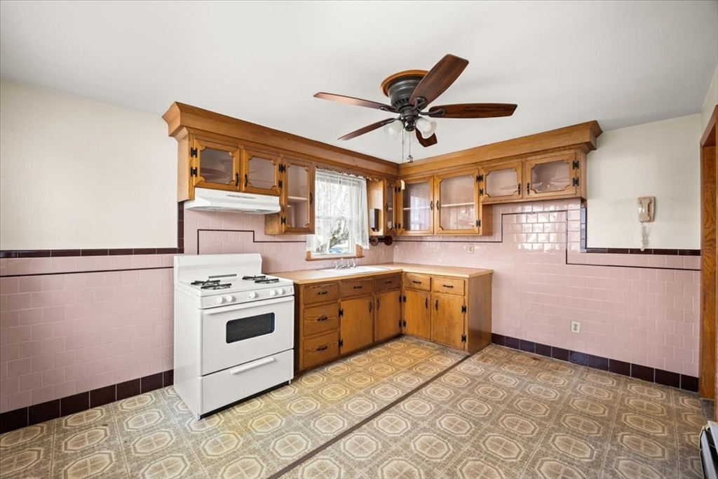38 2nd Street Somerset, MA 02726 - Photo 8 of 27