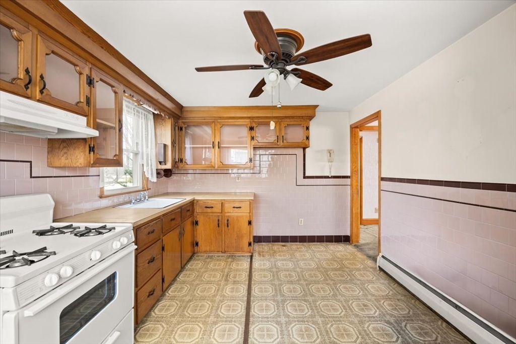 38 2nd Street Somerset, MA 02726 - Photo 9 of 27