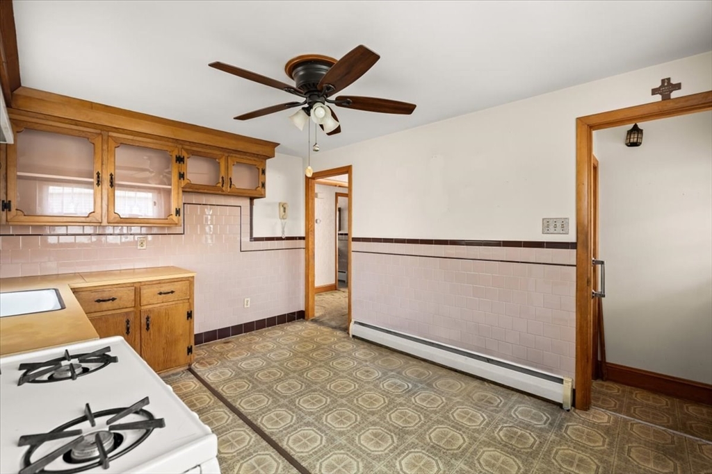 38 2nd Street Somerset, MA 02726 - Photo 10 of 27