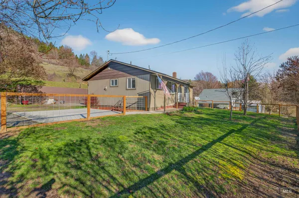 $299,900 | 128 Old Main Street, Juliaetta, ID 83535