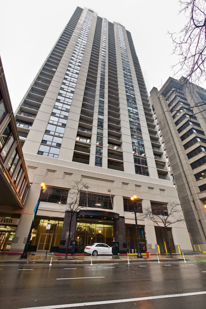 200 North Dearborn Street, Unit 1908 Chicago, IL 60601 - Photo 1 of 23 a view of a large building