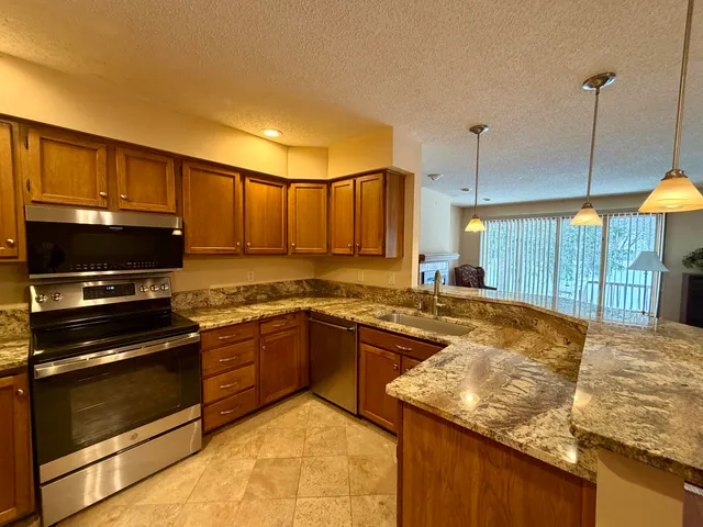 $285,000 | 911 Moore Drive, Unit 33, Chelsea, MI 48118