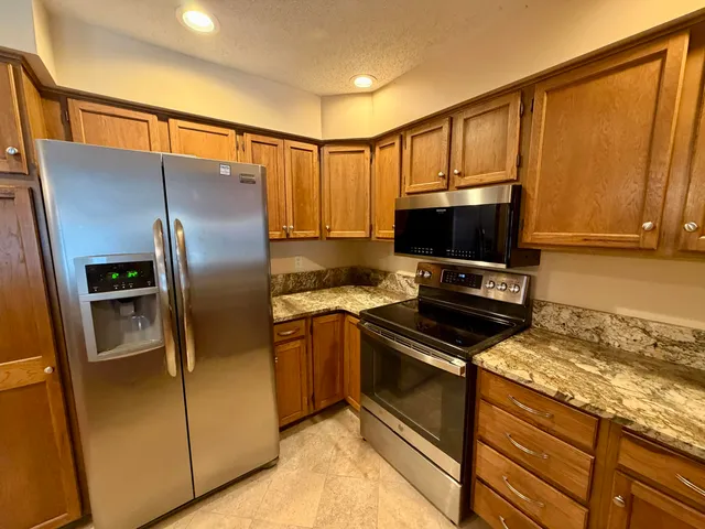 $285,000 | 911 Moore Drive, Unit 33, Chelsea, MI 48118