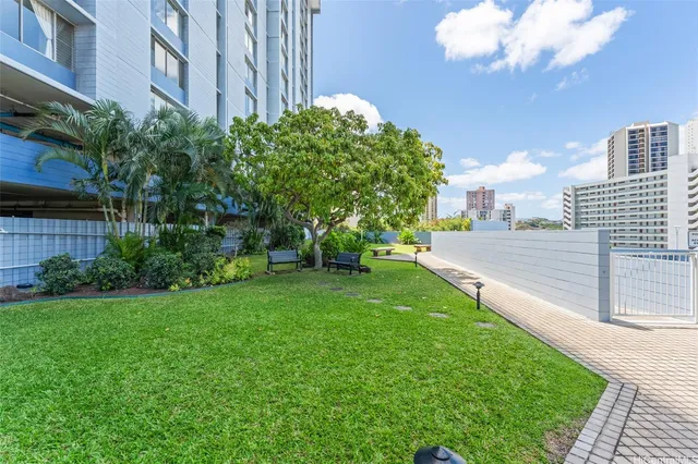 $359,000 | 3045 Ala Napuaa Place, Unit 615, Honolulu, HI 96818