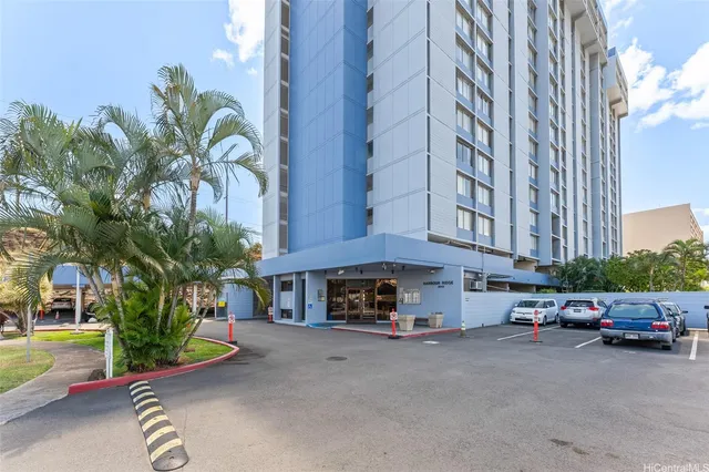 $359,000 | 3045 Ala Napuaa Place, Unit 615, Honolulu, HI 96818
