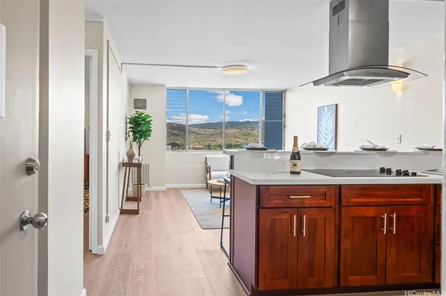 $359,000 | 3045 Ala Napuaa Place, Unit 615, Honolulu, HI 96818