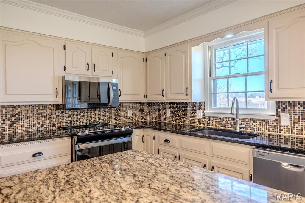 227 County Road 5-404 Lebanon, MO 65536 - Photo 16 of 70