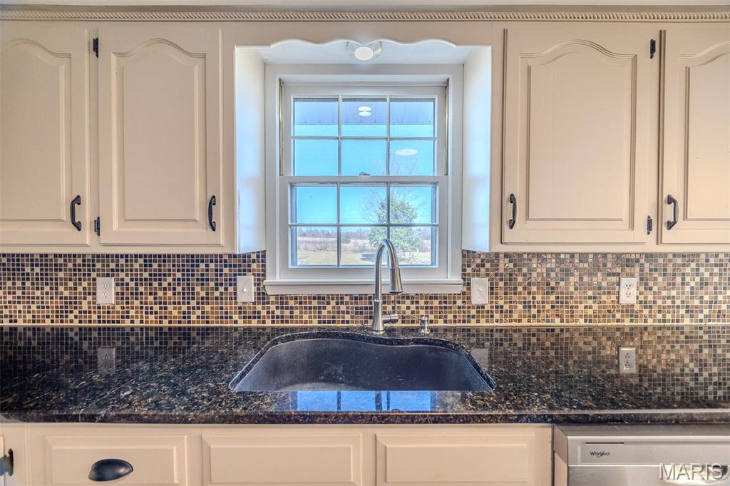 227 County Road 5-404 Lebanon, MO 65536 - Photo 17 of 70