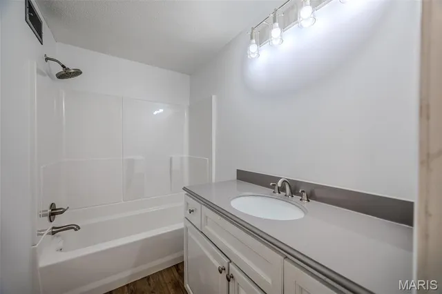 $359,900 | 227 County Road 5-404, Lebanon, MO 65536