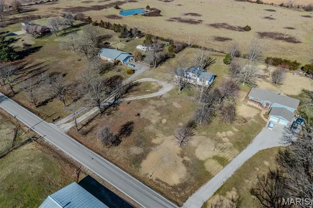 $359,900 | 227 County Road 5-404, Lebanon, MO 65536