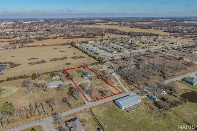 $359,900 | 227 County Road 5-404, Lebanon, MO 65536