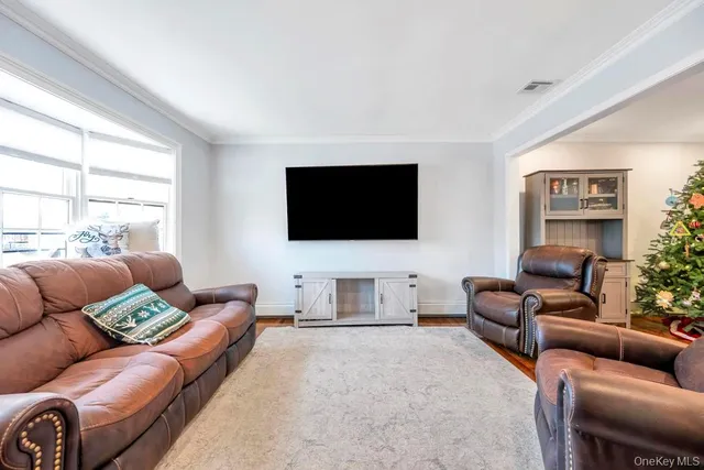 $4,200 | 62 Forest Avenue, Lake Grove, NY 11755