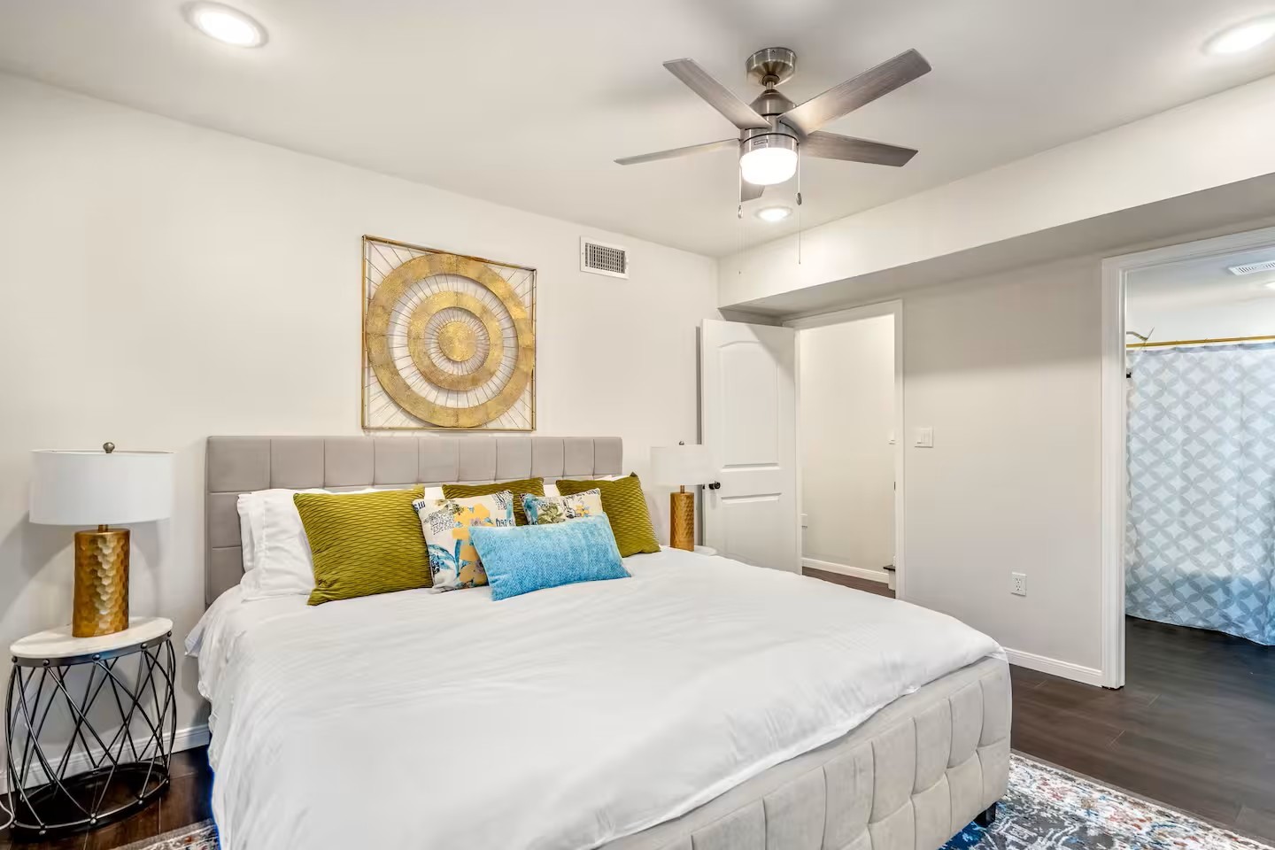 3741 Charleston Street Houston, TX 77021 - Photo 33 of 37 Bedroom 7 with a king size bed and direct access to bath 6.