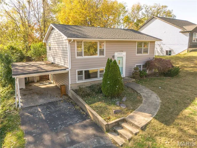 $170,000 | 1420 West Jefferson Street, Vandalia, IL 62471