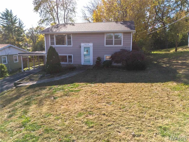 $170,000 | 1420 West Jefferson Street, Vandalia, IL 62471