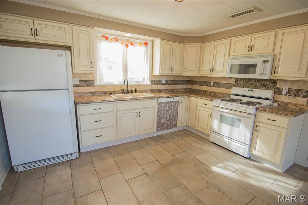 1420 West Jefferson Street Vandalia, IL 62471 - Photo 7 of 19