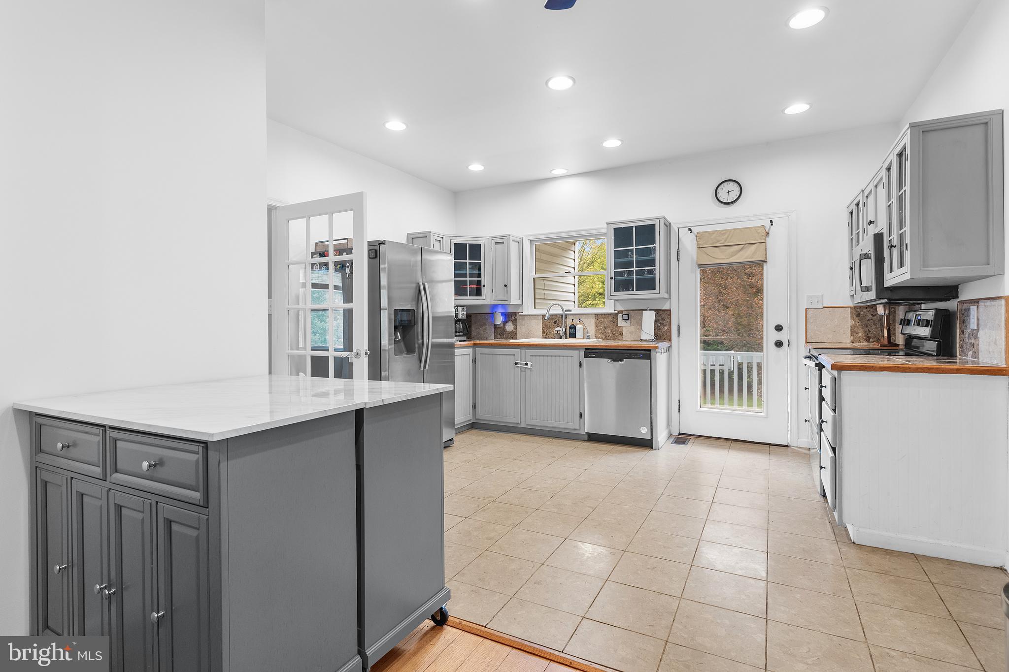 143 Clemencia Road Earleville, MD 21919 - Photo 15 of 62 Kitchen with movable island