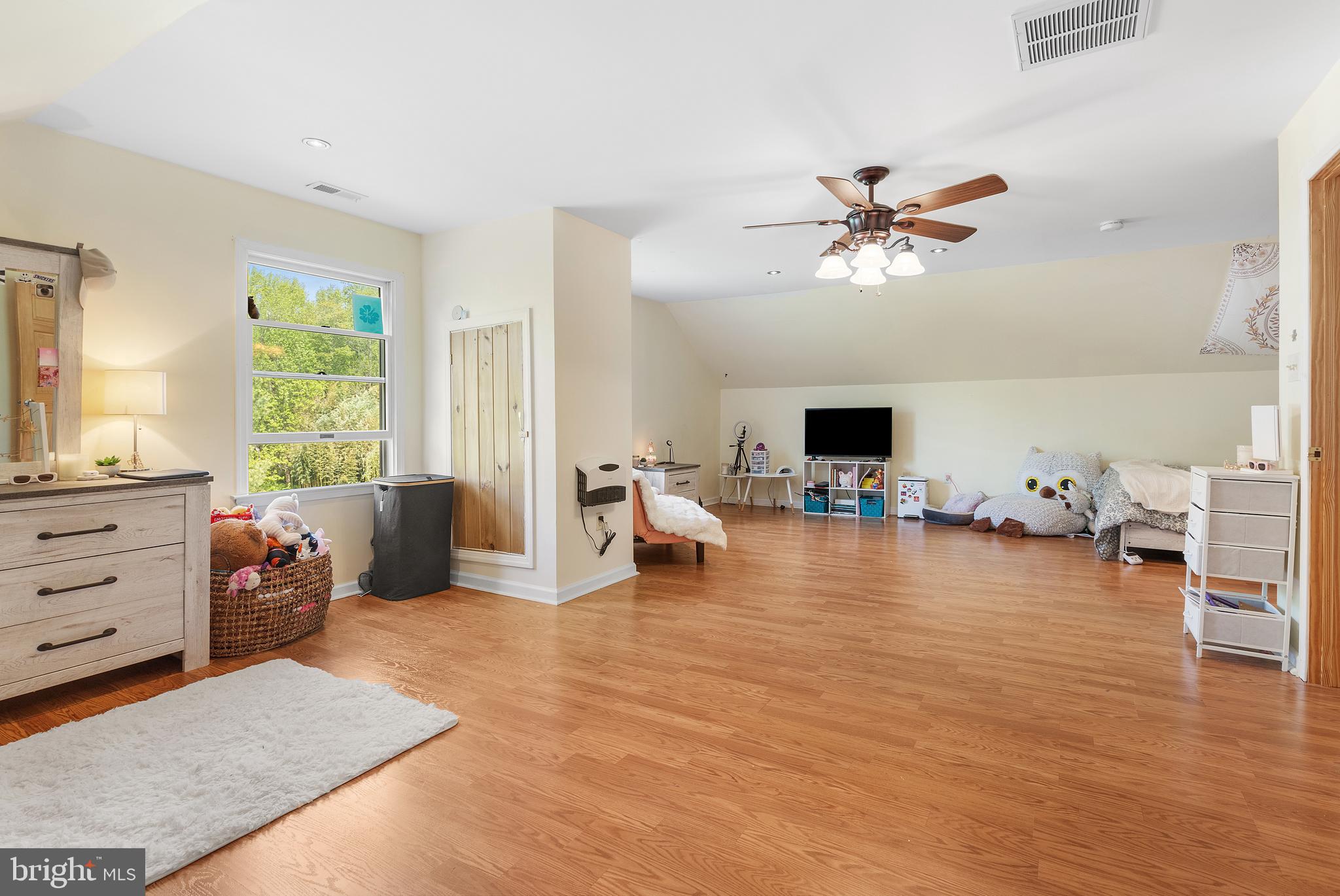 143 Clemencia Road Earleville, MD 21919 - Photo 49 of 62 2nd Floor Primary bedroom two