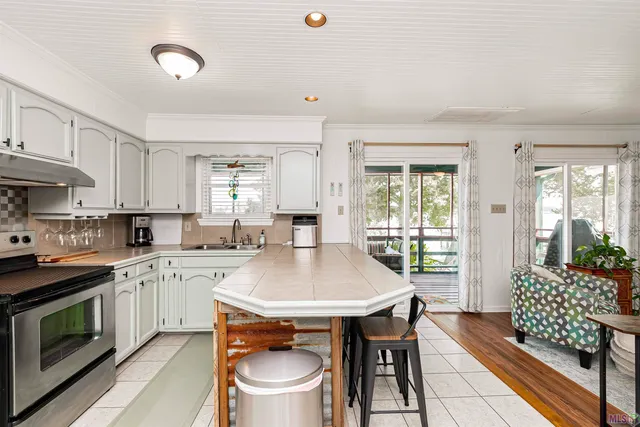 $534,900 | 8016 False River Drive, Oscar, LA 70762