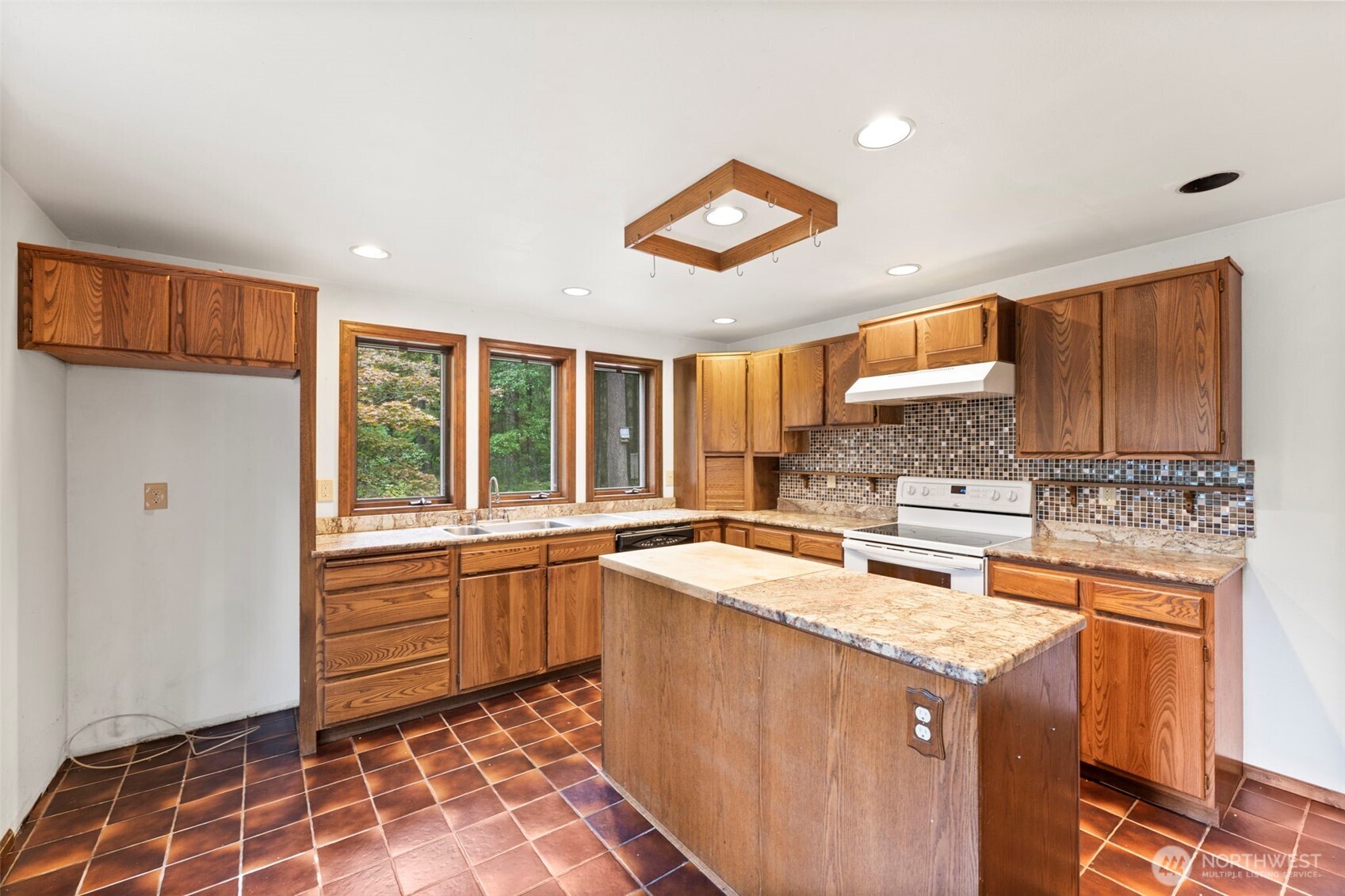 10500 Wicks Lake Road Southwest Port Orchard, WA 98367 - Photo 6 of 36 Gallery Image 6