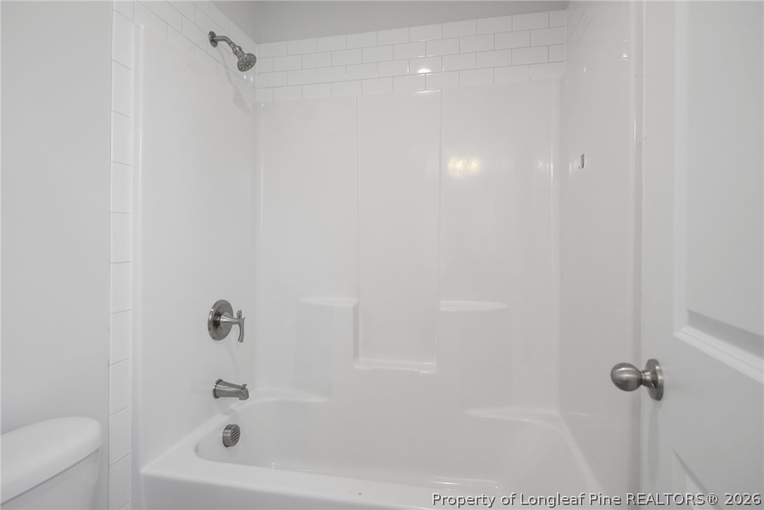 5150 J T Matthews Road Godwin, NC 28344 - Photo 35 of 50 a bathroom with a bathtub