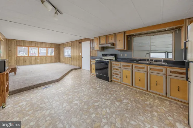 $75,000 | 124 Chalet Lane, Vineland, NJ 08360