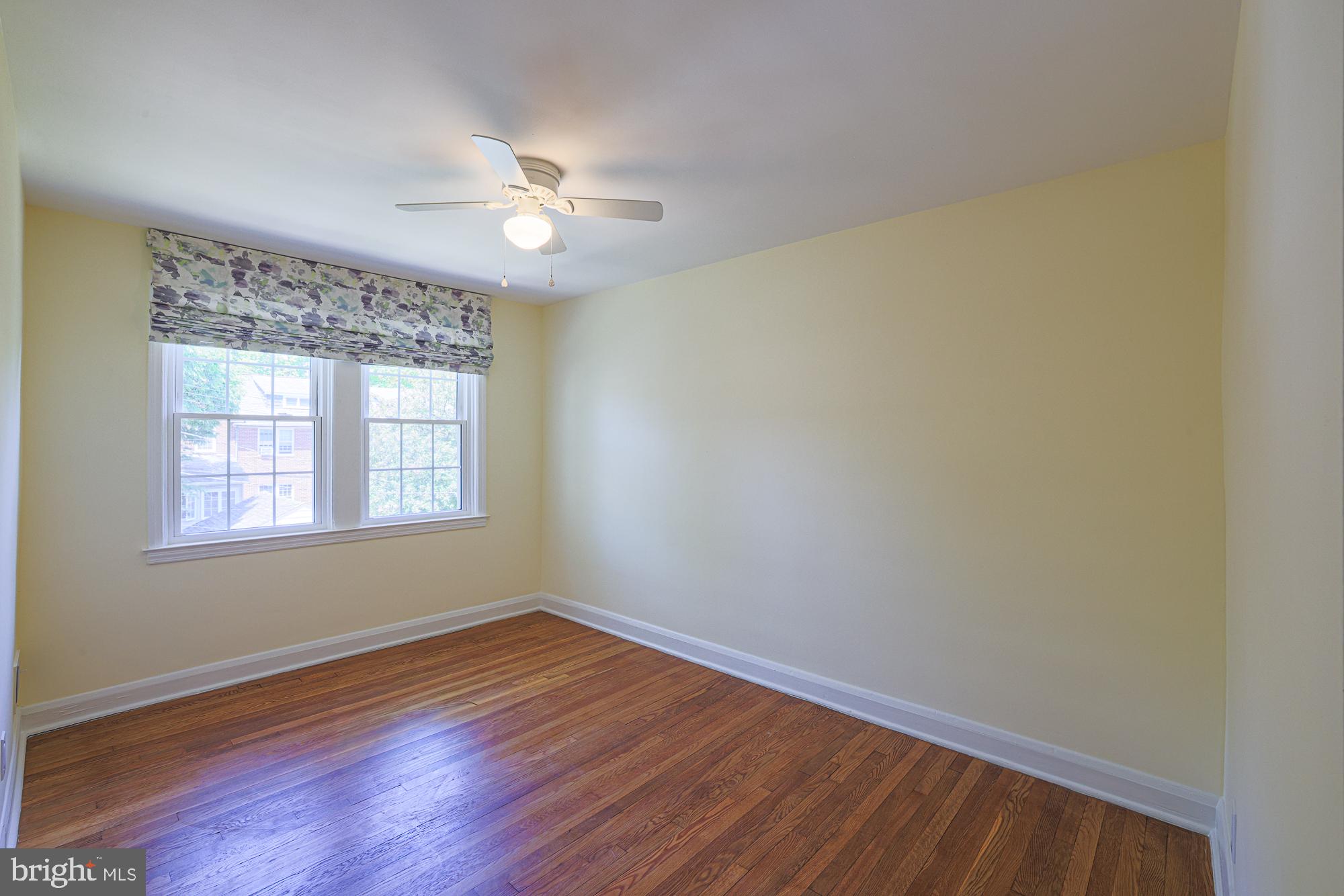 214 Overbrook Road Baltimore, MD 21212 - Photo 15 of 24 Bright and airy room with charm.