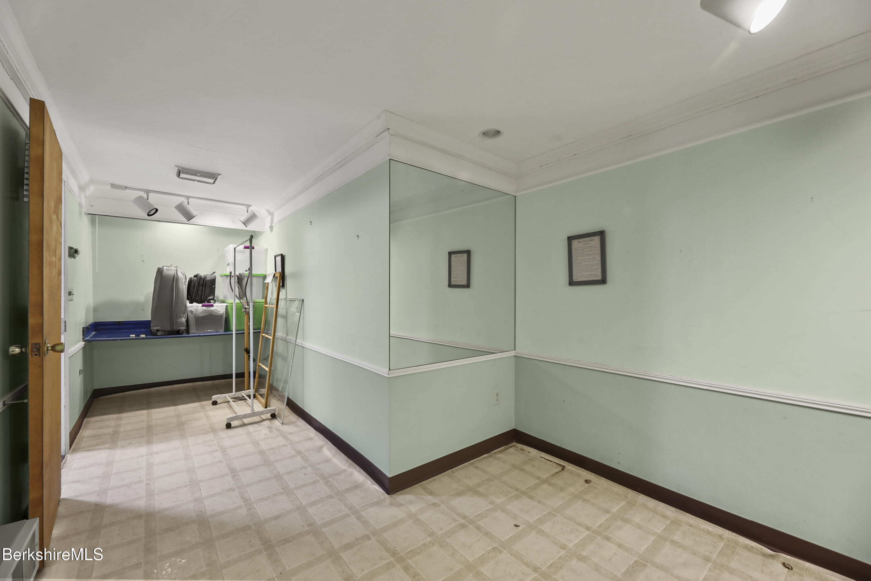 44 Churchill Crest, Unit 44 Pittsfield, MA 01201 - Photo 20 of 25 a view of a hallway