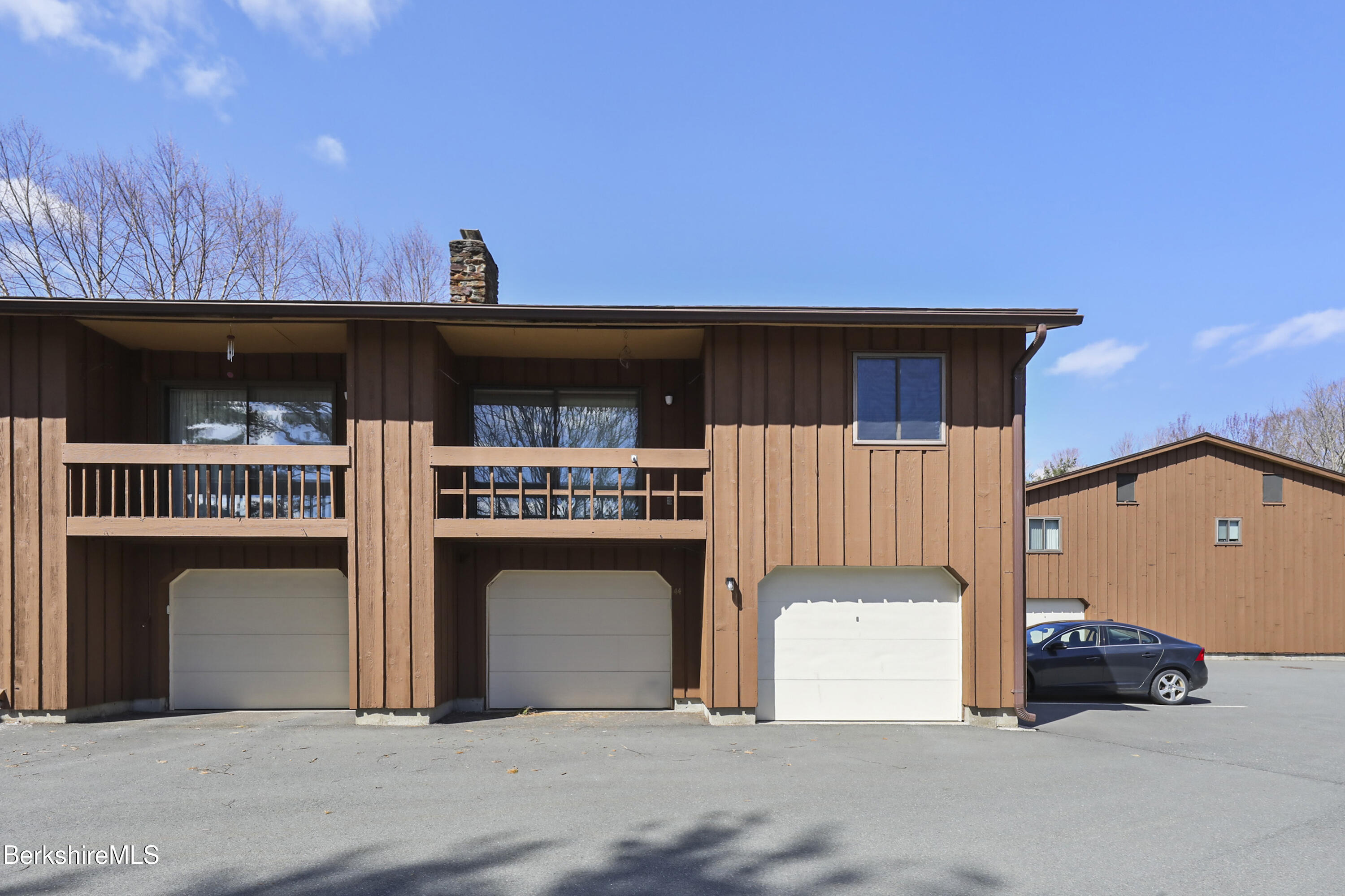 44 Churchill Crest, Unit 44 Pittsfield, MA 01201 - Photo 4 of 25 a house with a outdoor space