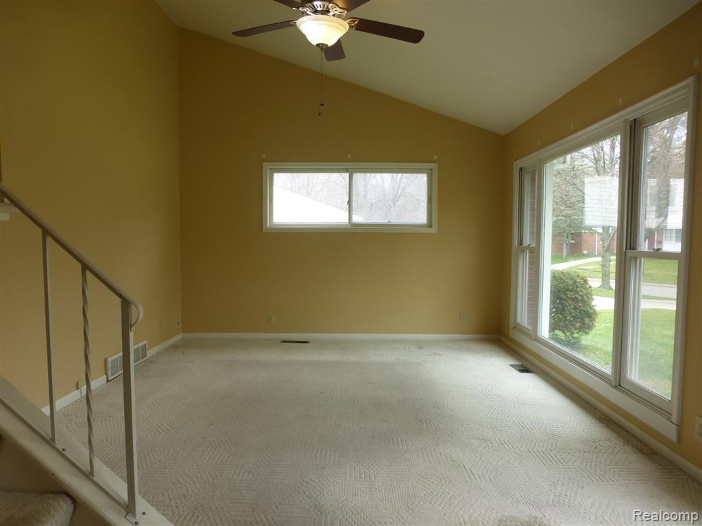 1291 Maple Drive Rochester, MI 48307 - Photo 3 of 12 P1090380.jpg