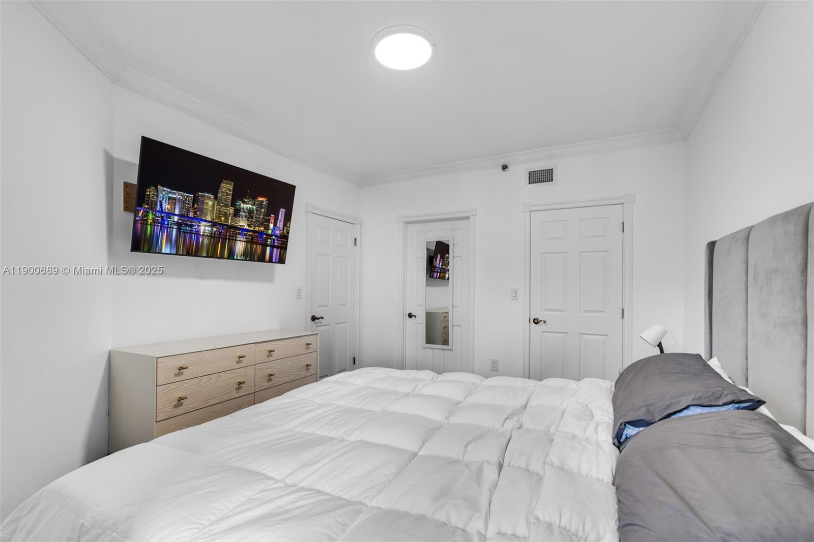 540 Brickell Key Drive, Unit 1813 Miami, FL 33131 - Photo 19 of 41