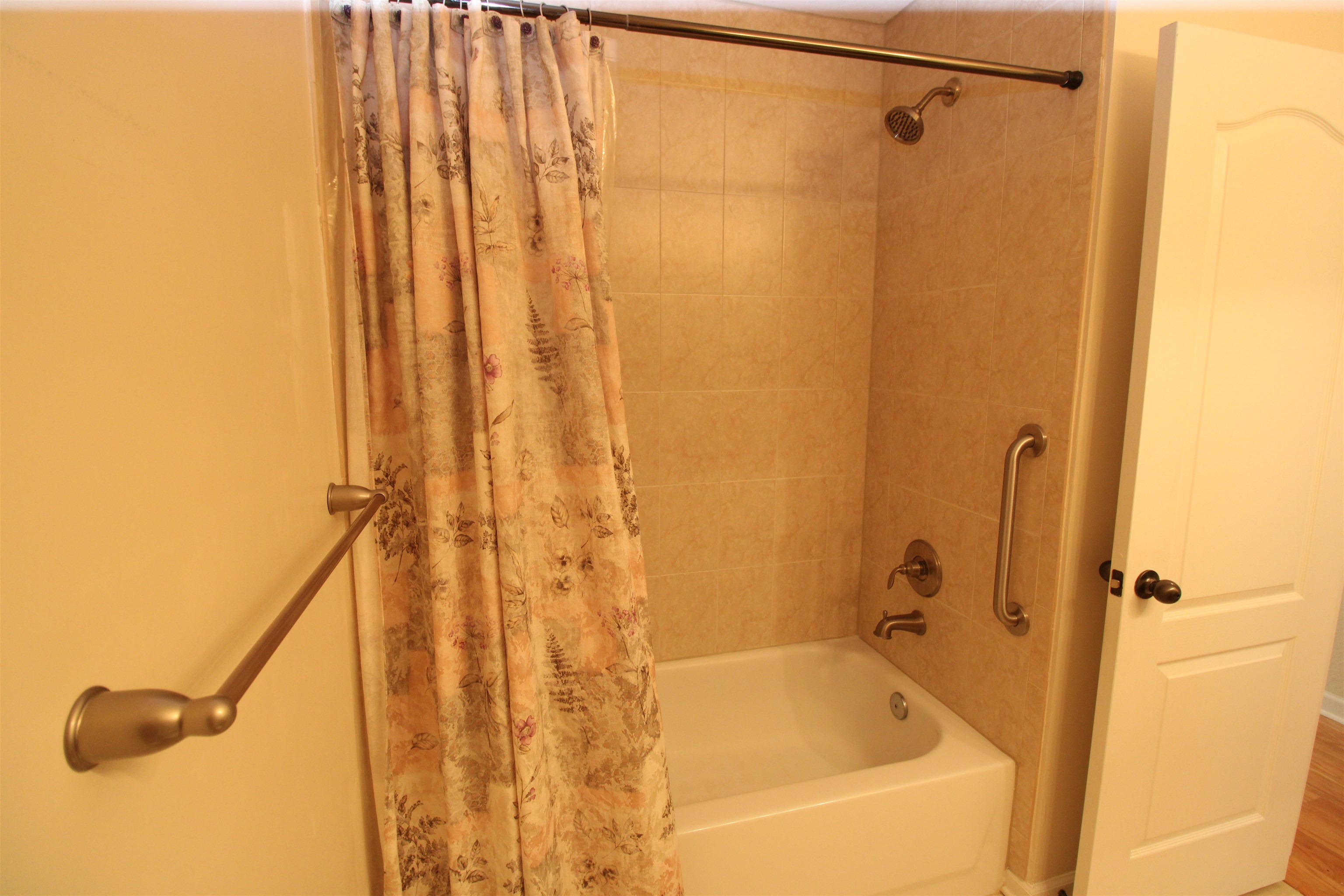 110 Magnolia Crossing Point, Unit 1905 St. Augustine, FL 32086 - Photo 29 of 42 a bathroom with a shower and a bath tub
