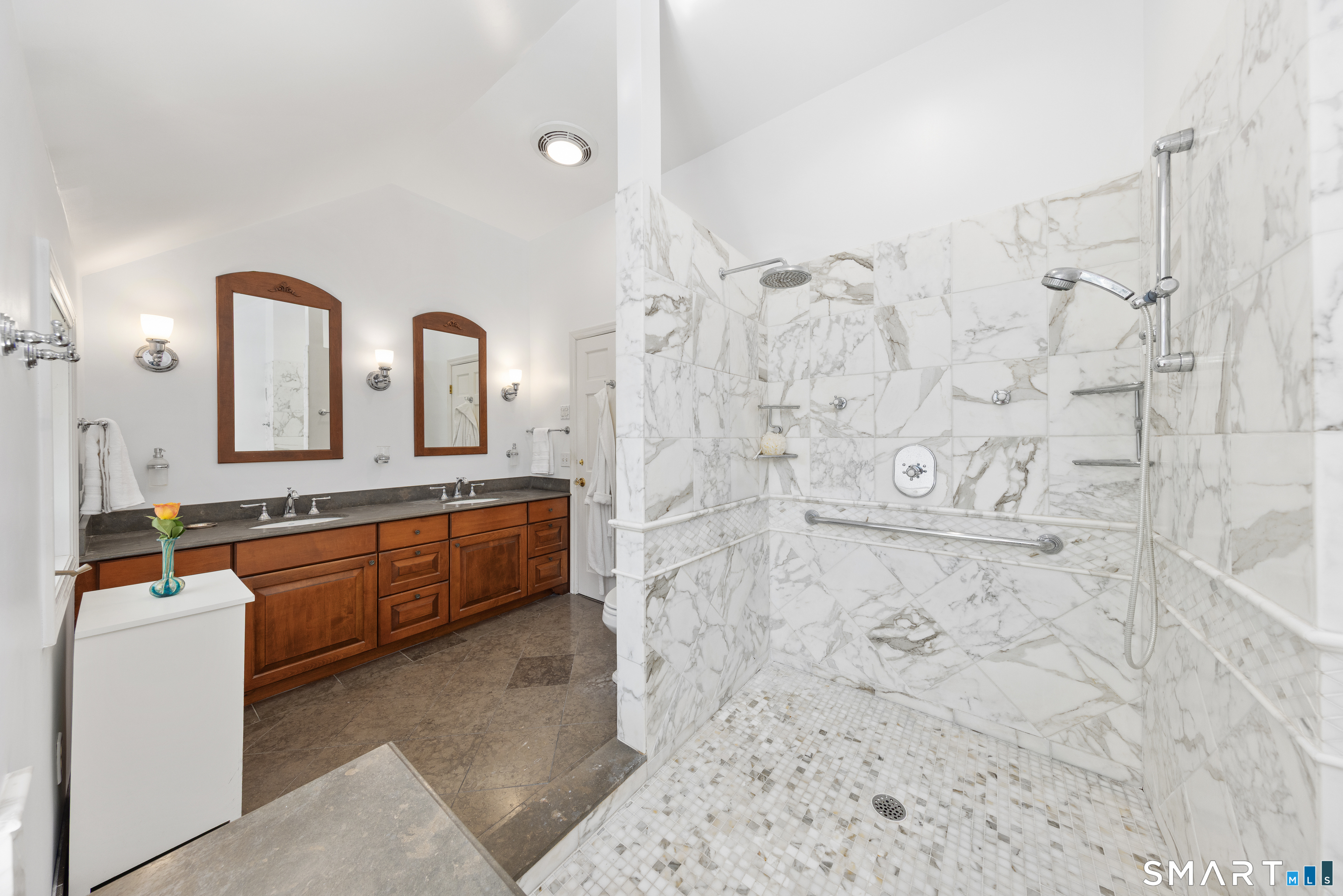 27 Crest Road Norwalk, CT 06853 - Photo 25 of 39