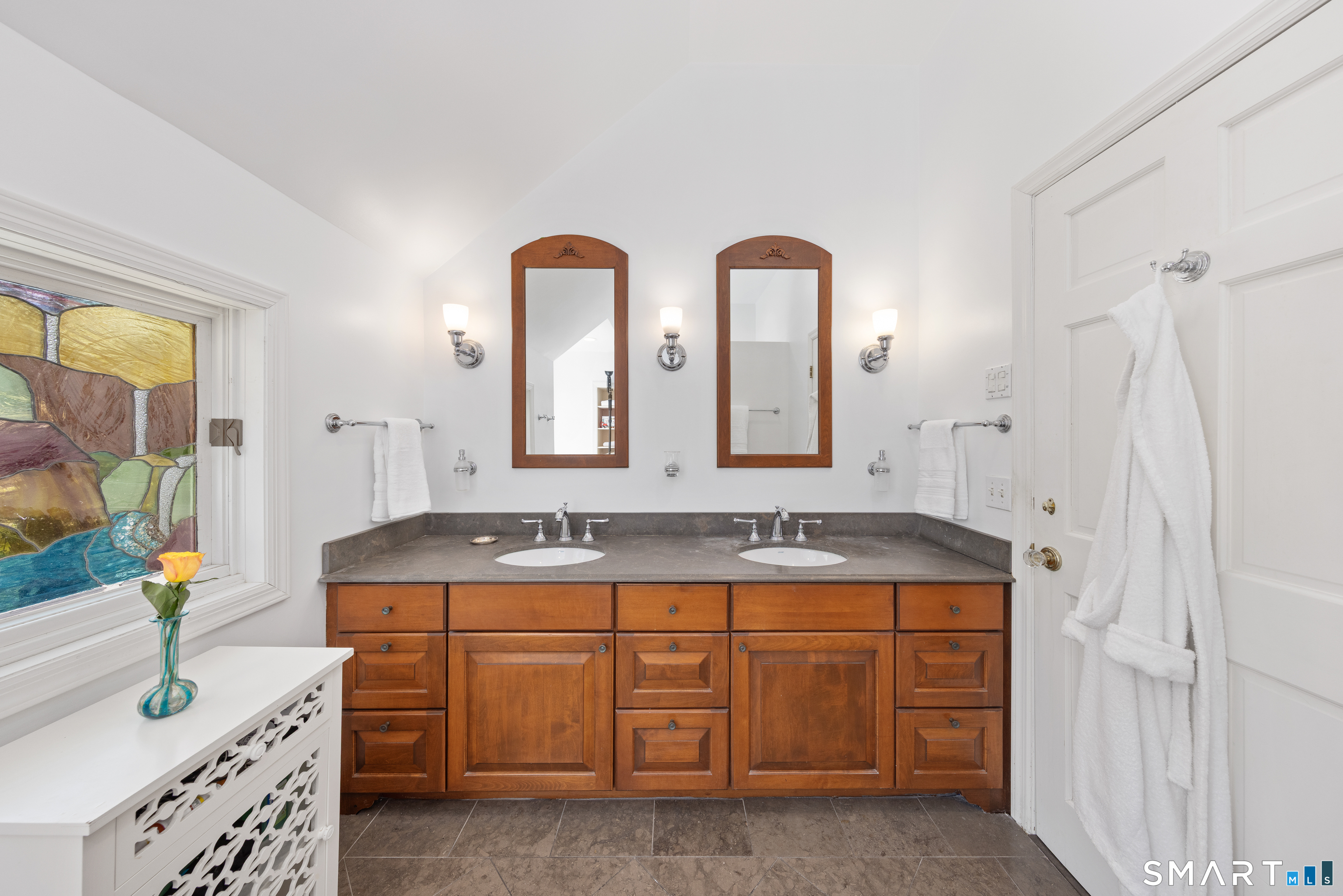 27 Crest Road Norwalk, CT 06853 - Photo 26 of 39