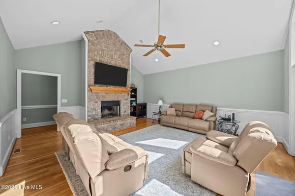 $649,900 | 123 Farmington Road, Grimesland, NC 27837